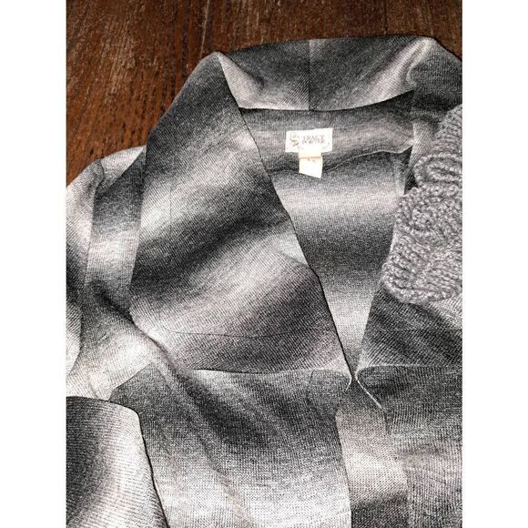 Size 4-6 Tracy Porter Grey Long Sleeve Knit Wrap Sweater Cardigan Crochet Flower - Picture 3 of 5